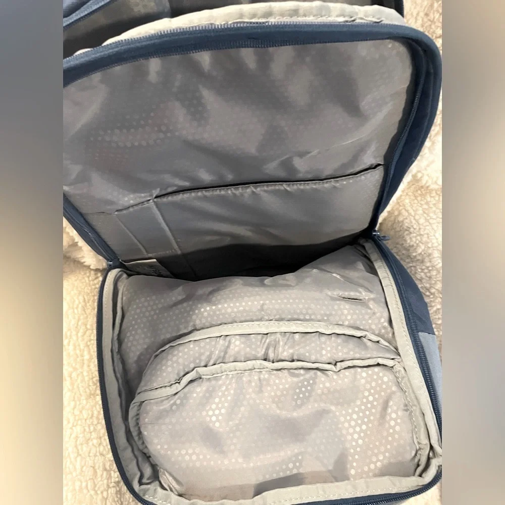 Speck MightyPack for digital commuters - tech protection and travel friendly